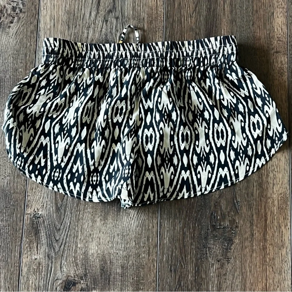 NWT Caffe Women’s Swim Shorts Coverup Black Cream Size Small